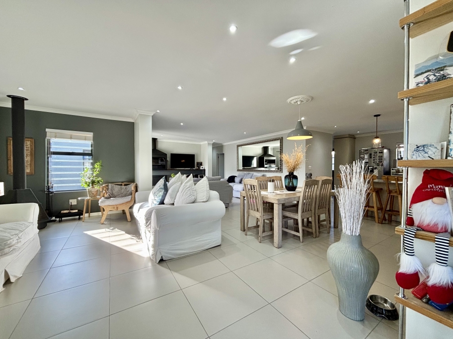 4 Bedroom Property for Sale in Parklands North Western Cape